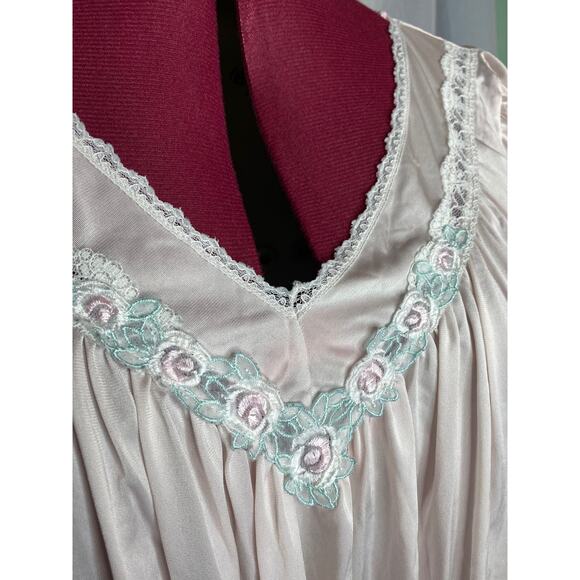 satin nightgown V neck lace pink - Picture 2 of 9